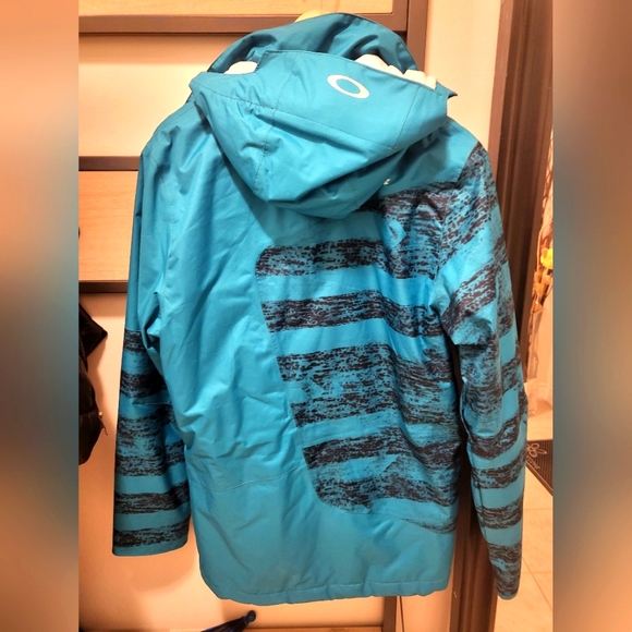 Oakley ski jacket and Oakley pants matching set - Picture 2 of 6
